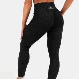 BRAND NEW Instinct scrunch bum leggings